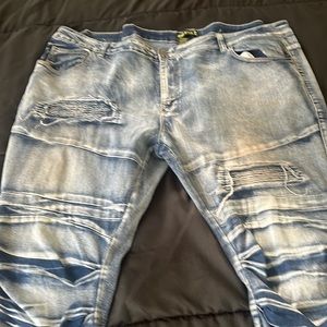 Men’s distressed jeans